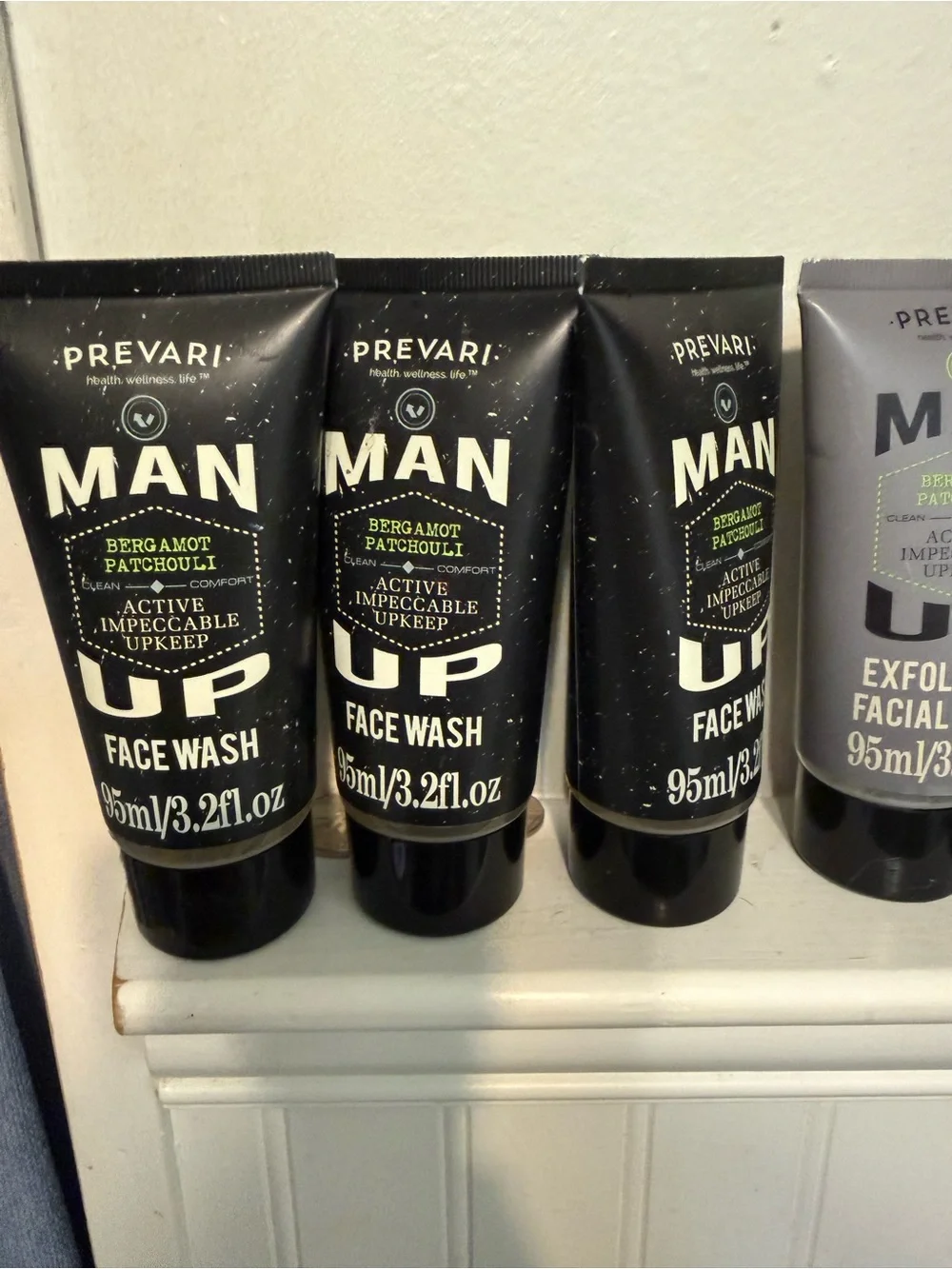 PREVARI MAN Dual Face Wash & Exfoliating Scrub - Black, Gray